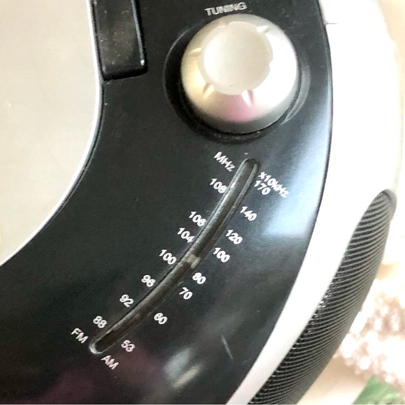 JVC Portable CD AM/FM Radio RD-ZE12 - Picture 8 of 10